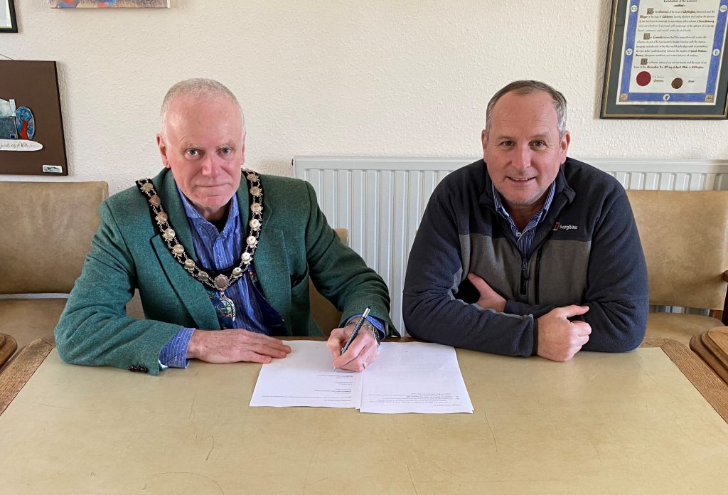 Mayor Mark Lithgow signing the lease for the Green Corridor Land